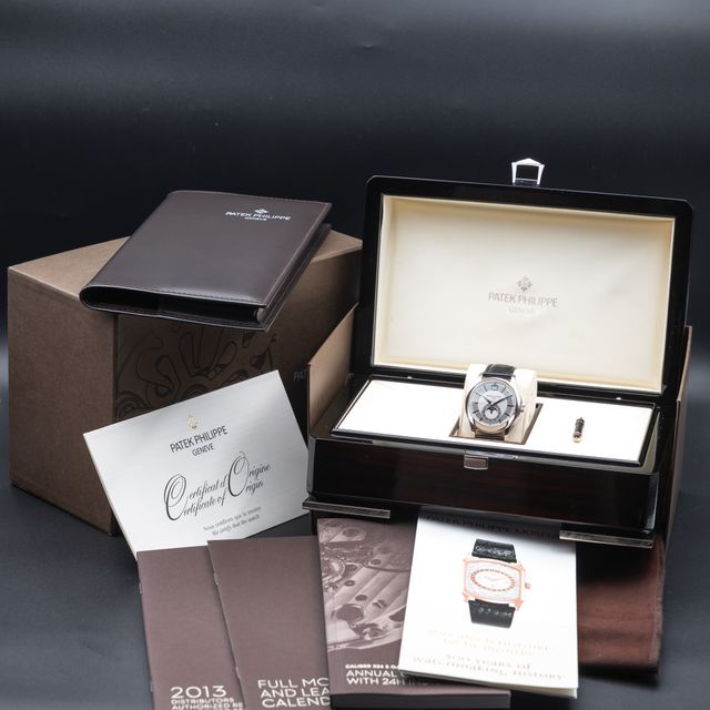 Patek Philippe Complications 5205G-010 Image 5